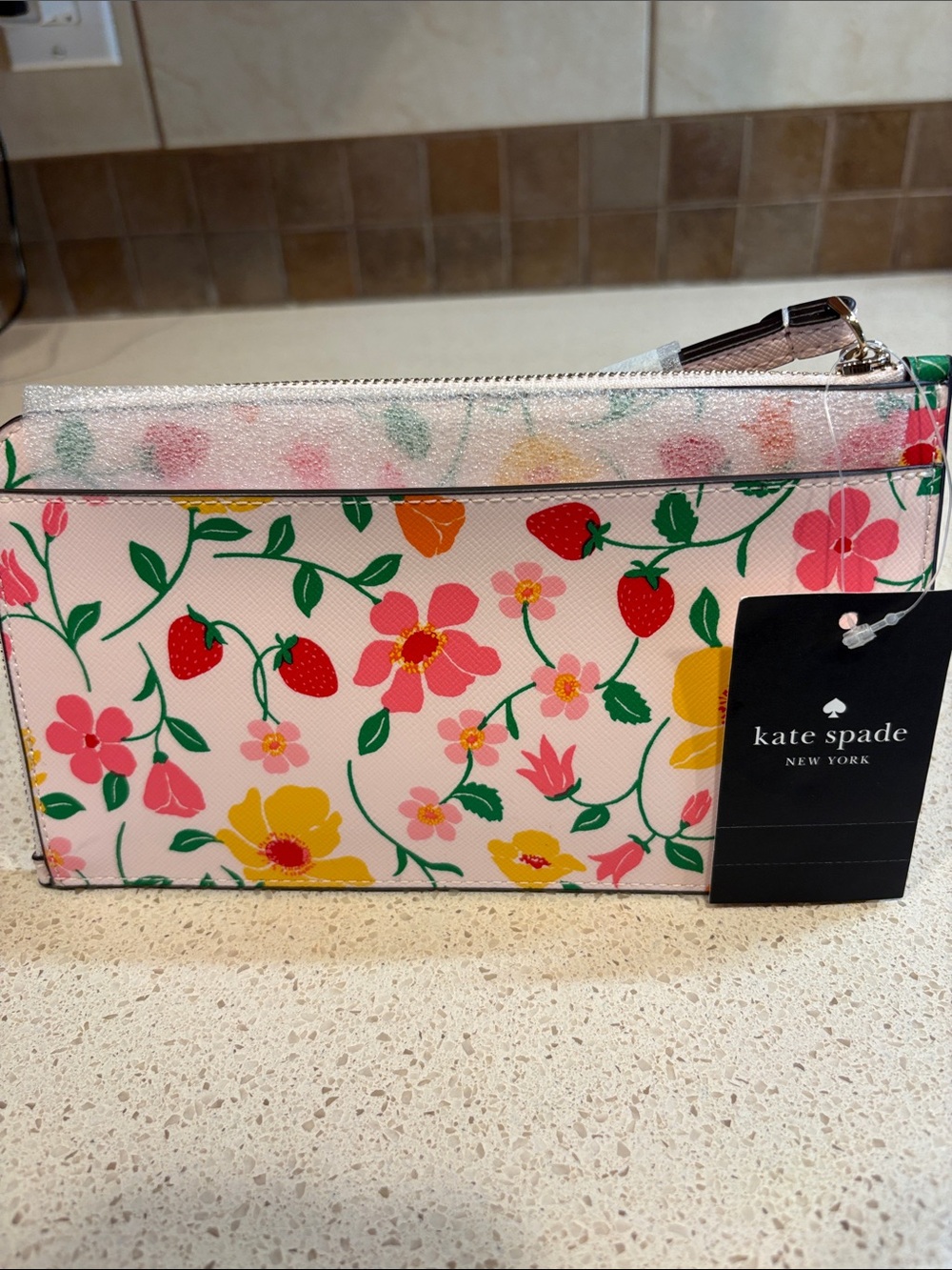 Kate Spade Lucy NWT Strawberry Garden Saffiano Leather Clutch/Wristlet MSRP $129 - Picture 6 of 8